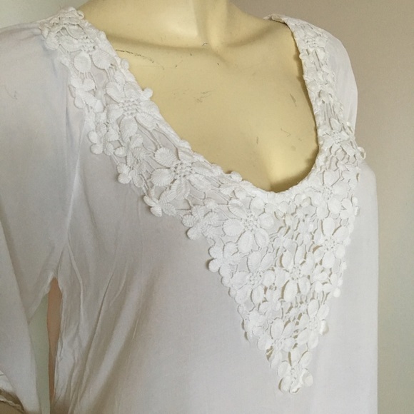 🎉HP🎉  XCVI white crochet trimmed coverup with vneck - Picture 5 of 8